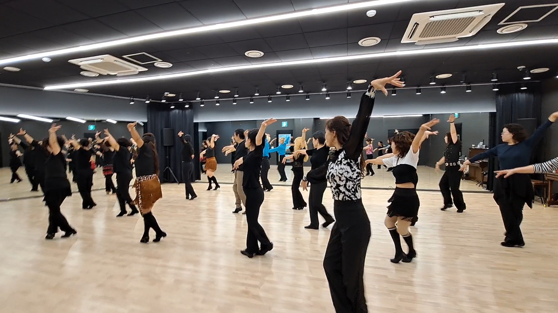 /user/k/kimslinedance/editor/2511/28af809bfb0e8116af8347ee0f9b997c_1762604806_6528.jpg 이미지크게보기