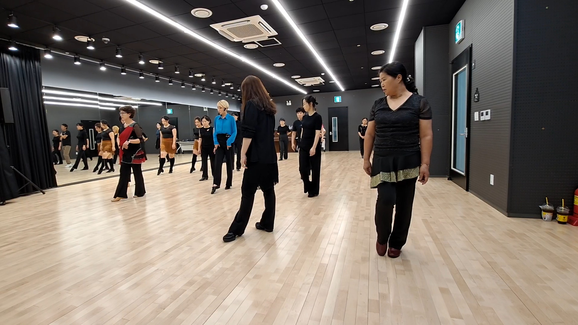 /user/k/kimslinedance/editor/2511/28af809bfb0e8116af8347ee0f9b997c_1762604807_2782.jpg 이미지크게보기